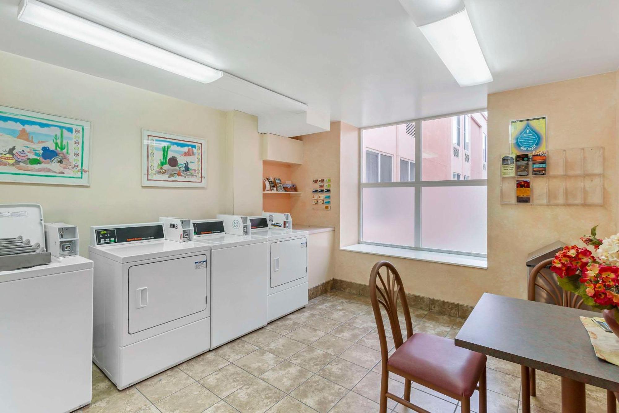 Quality Suites Moab Near Arches National Park Екстериор снимка